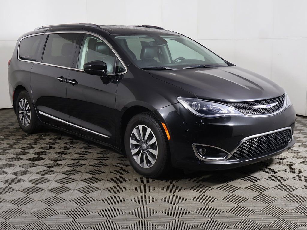 Used 2020 Chrysler Pacifica Touring-L Plus image 2