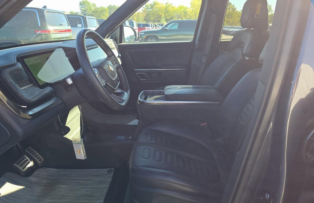 Used 2022 Rivian R1T Adventure image 7