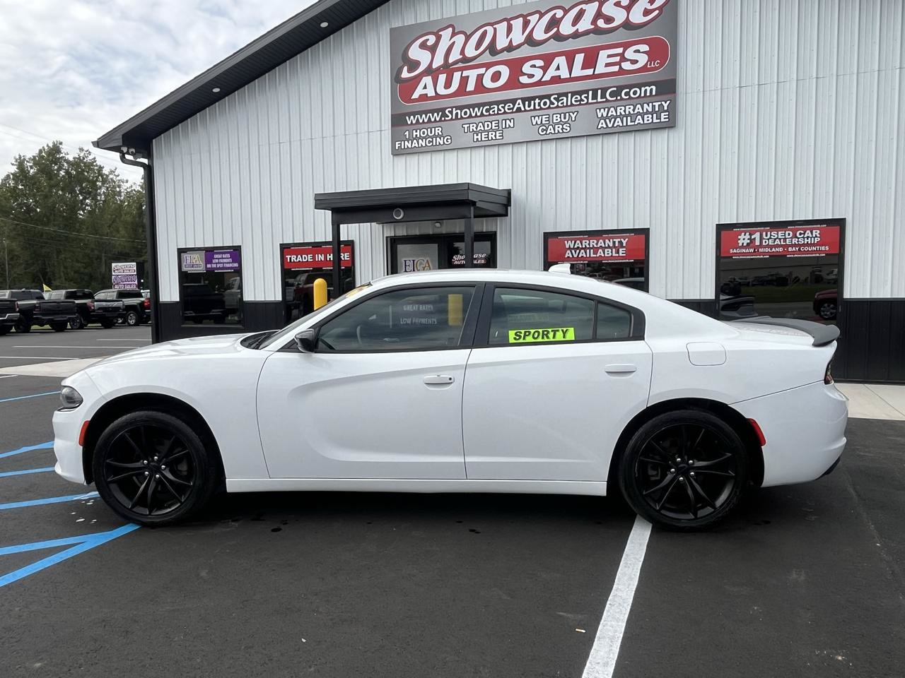 Used 2016 Dodge Charger SXT w/ Blacktop Package RWD image 8