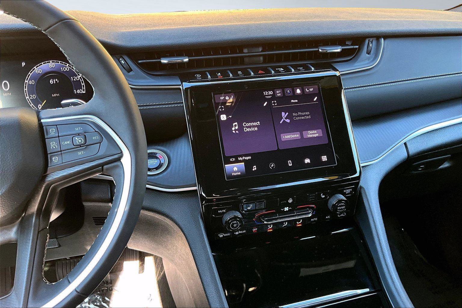 Certified 2025 Jeep Grand Cherokee Laredo w/ Luxury Tech Group I image 7