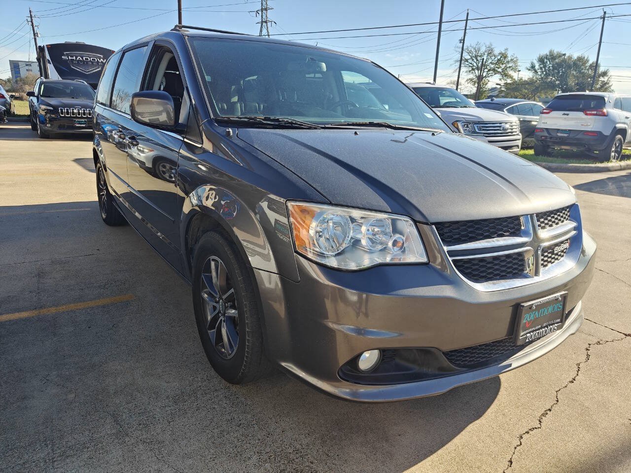 Used 2017 Dodge Grand Caravan SXT FWD image 4