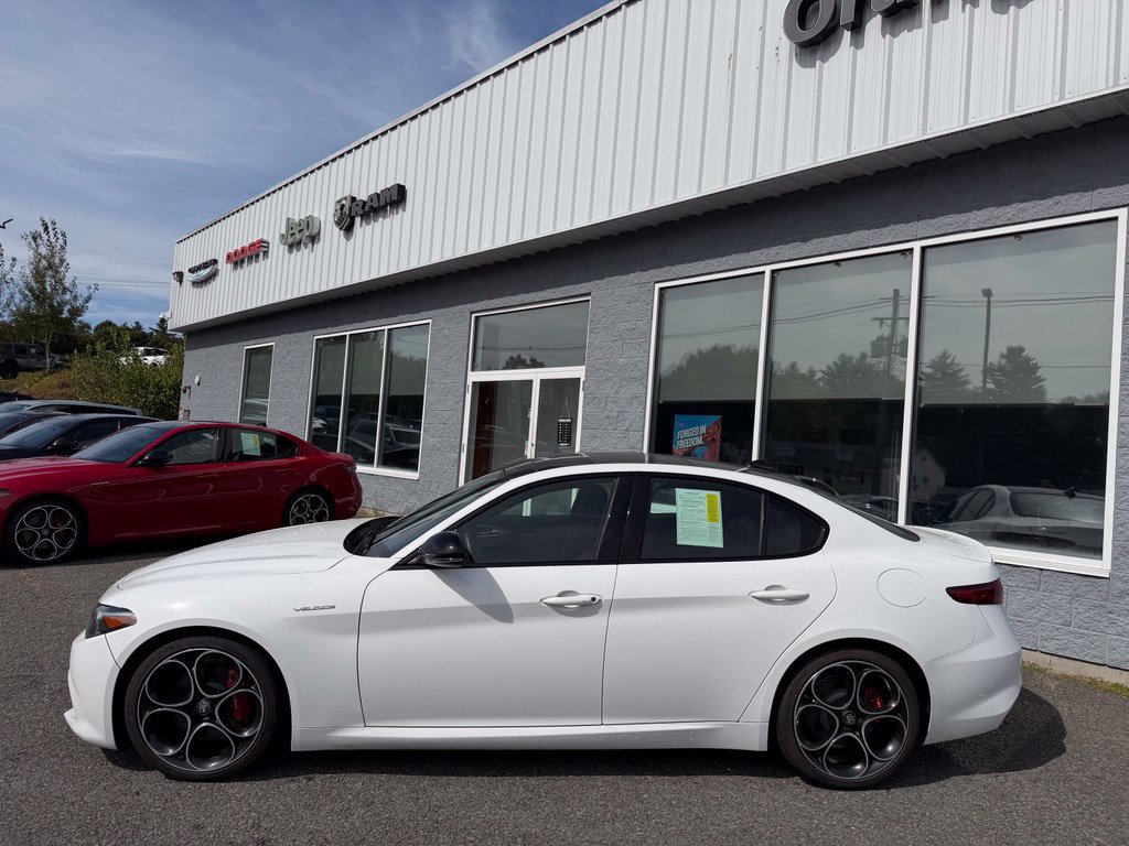 Used 2023 Alfa Romeo Giulia Veloce RWD image 3