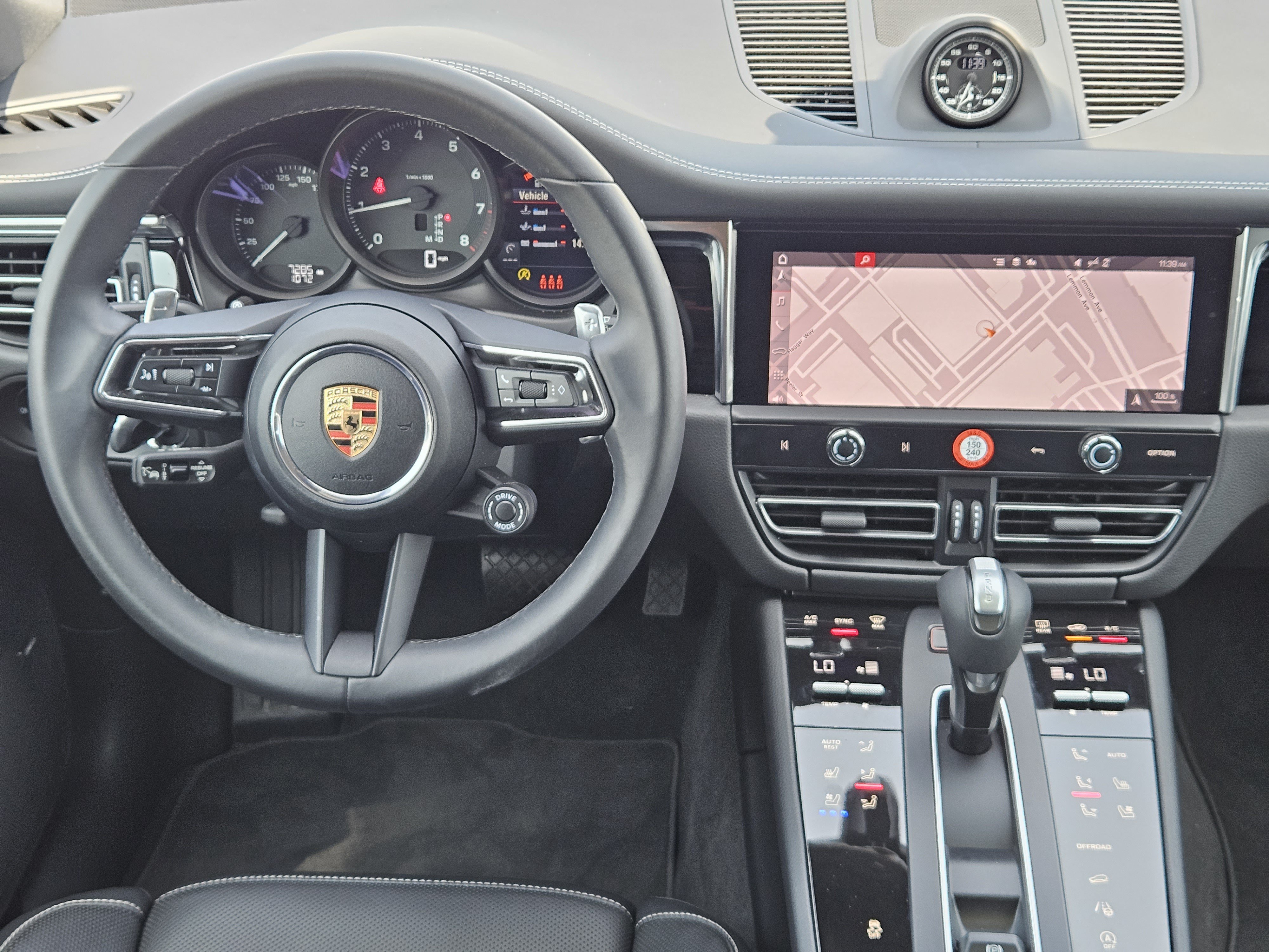Certified 2025 Porsche Macan AWD/4WD image 25