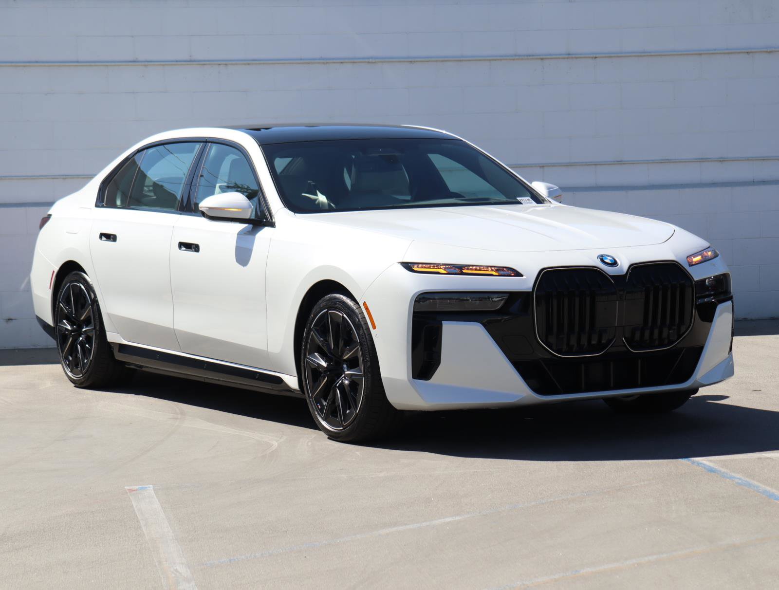 New 2026 BMW 750e xDrive