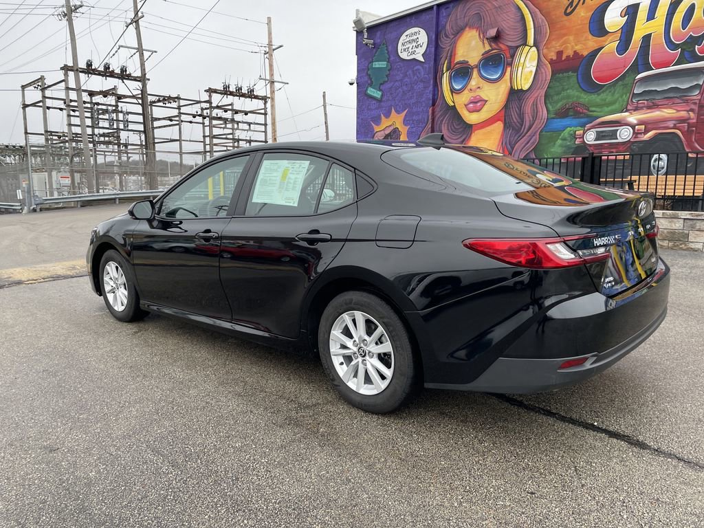 Used 2025 Toyota Camry LE AWD/4WD image 3