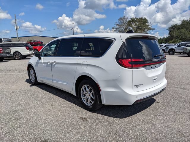 Used 2025 Chrysler Pacifica Select FWD image 6