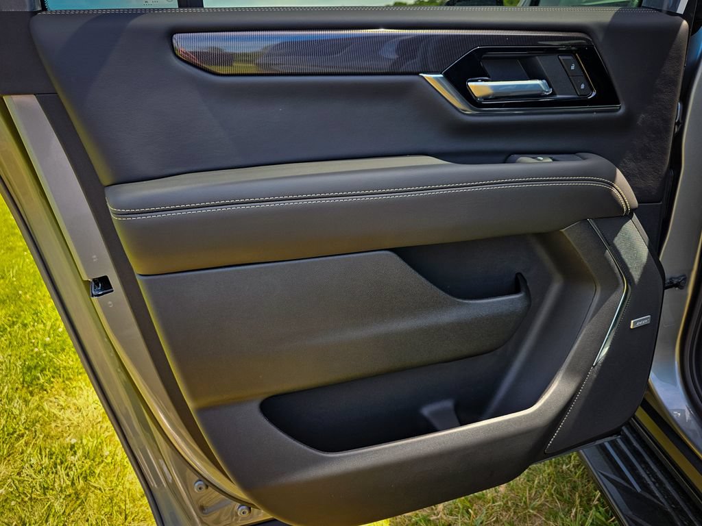 New 2026 GMC Yukon XL Elevation w/ Elevation Premium Package AWD/4WD image 32