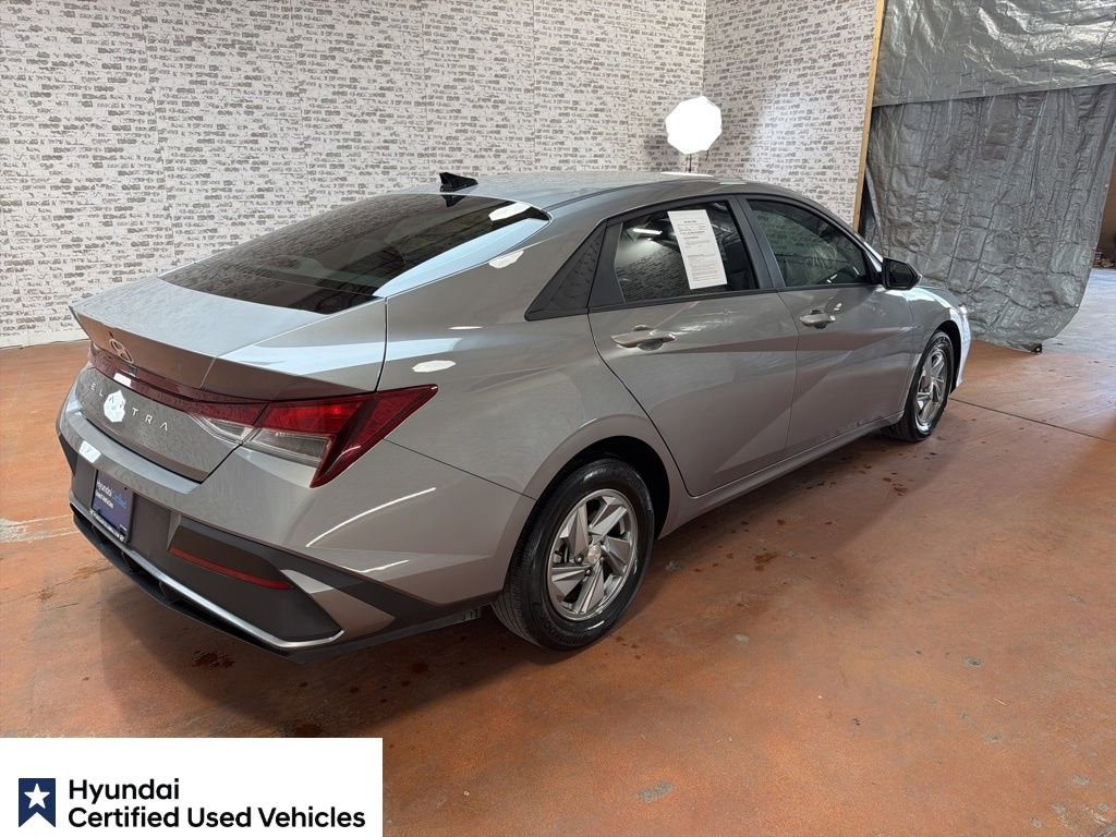 Certified 2024 Hyundai Elantra SE FWD image 8
