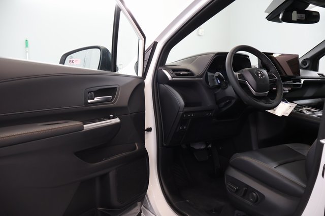 New 2026 Toyota Sienna XLE Woodland Edition AWD/4WD image 8