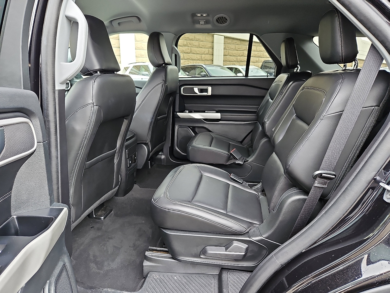 Certified 2022 Ford Explorer XLT w/ Equipment Group 202A image 10