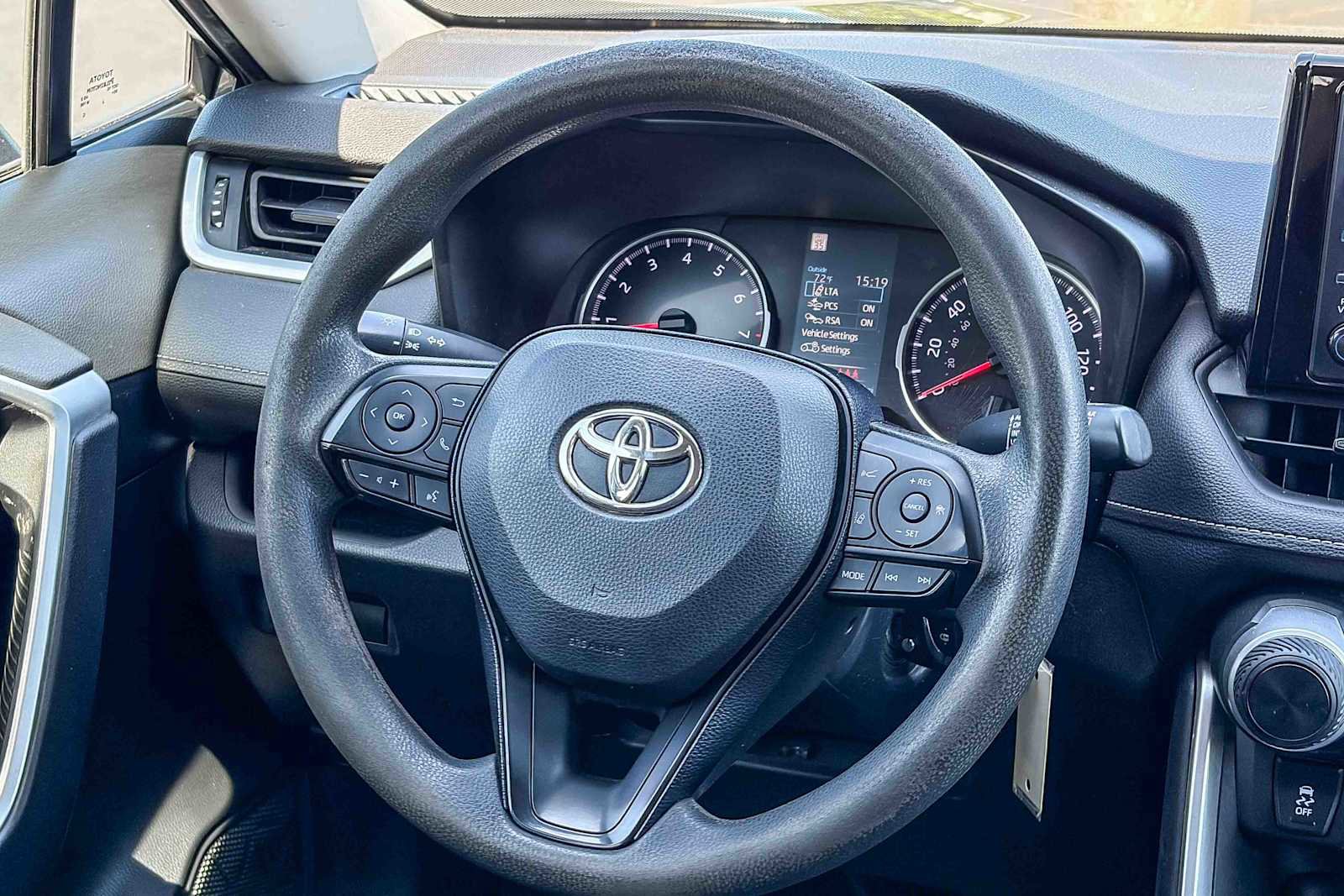 Used 2019 Toyota RAV4 LE image 14