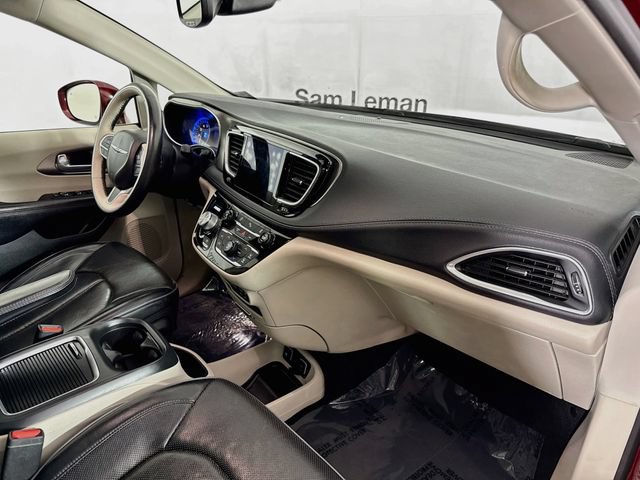 Used 2017 Chrysler Pacifica Limited FWD image 30