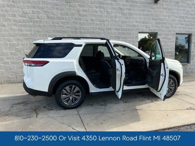 Used 2024 Nissan Pathfinder SV FWD image 6