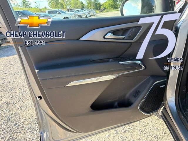 Used 2025 Chevrolet Traverse LT w/ Enhanced Driving Package AWD/4WD image 6