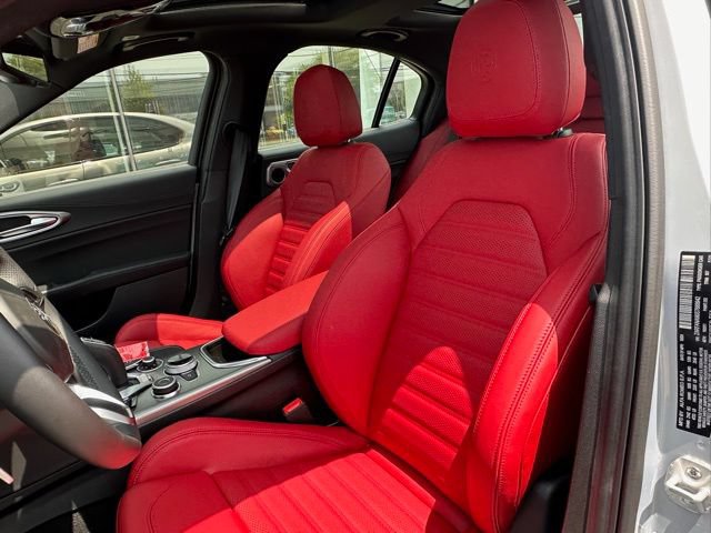 Used 2025 Alfa Romeo Giulia AWD image 9