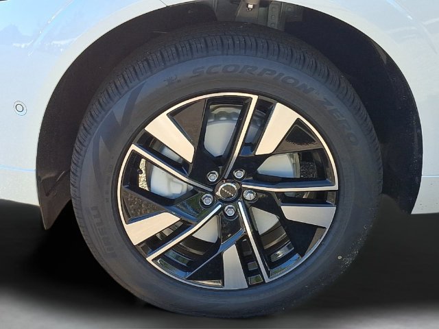 New 2026 Volvo XC60 B5 Plus w/ Protection Package Premier AWD/4WD image 8
