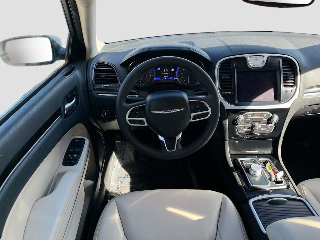 Used 2023 Chrysler 300 Touring L image 23