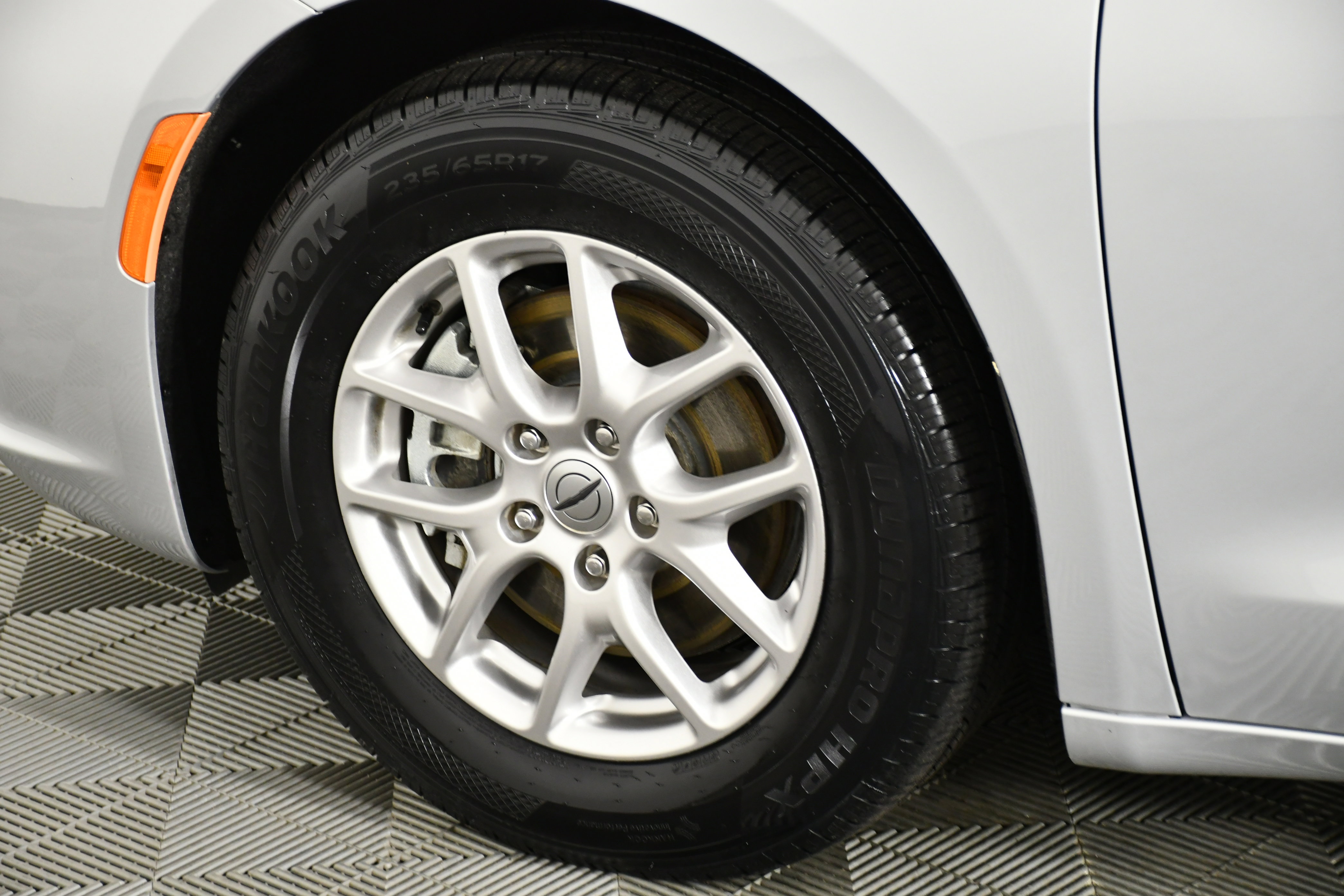 Used 2024 Chrysler Pacifica Touring-L image 52