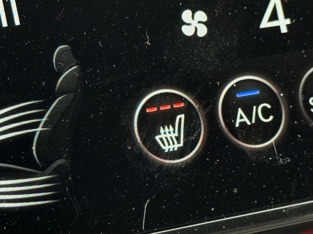 Used 2025 Genesis G70 2.5T image 23