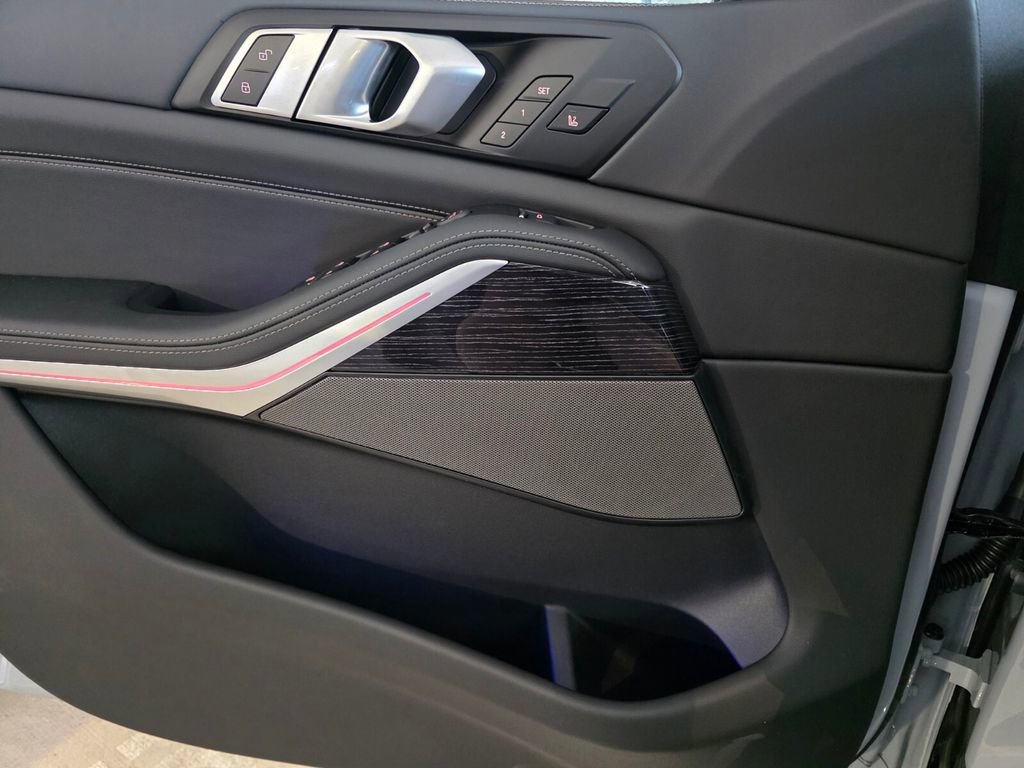 New 2026 BMW X5 sDrive40i w/ M Sport Package RWD image 16