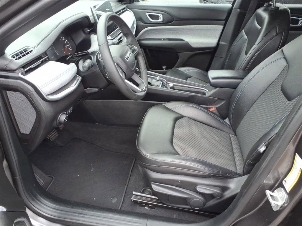 Used 2024 Jeep Compass Latitude image 7