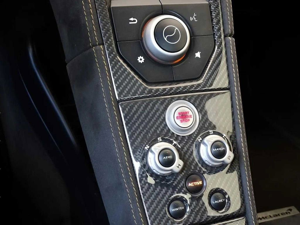 Used 2015 McLaren 650S Spider image 28