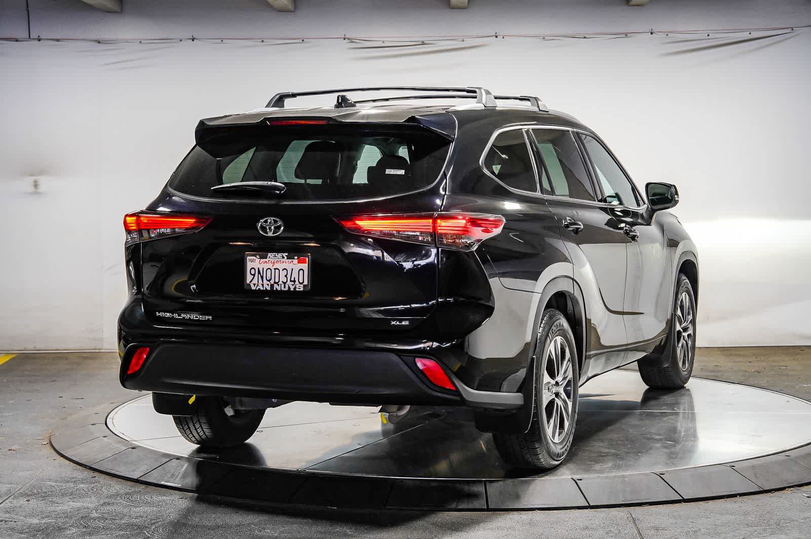 Used 2022 Toyota Highlander XLE FWD image 4