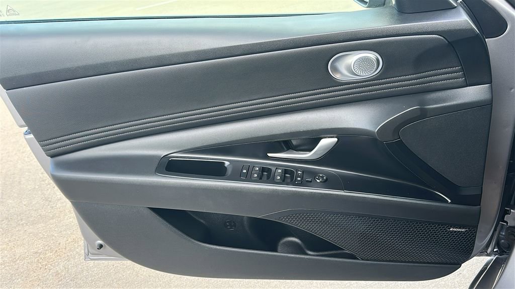 Certified 2025 Hyundai Elantra Limited FWD image 20