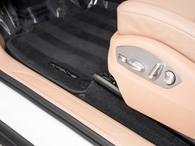 Certified 2025 Porsche Macan image 11
