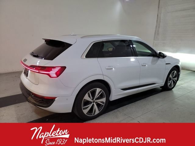 Used 2024 Audi Q8 e-tron Premium Plus w/ Premium Plus Package video 2