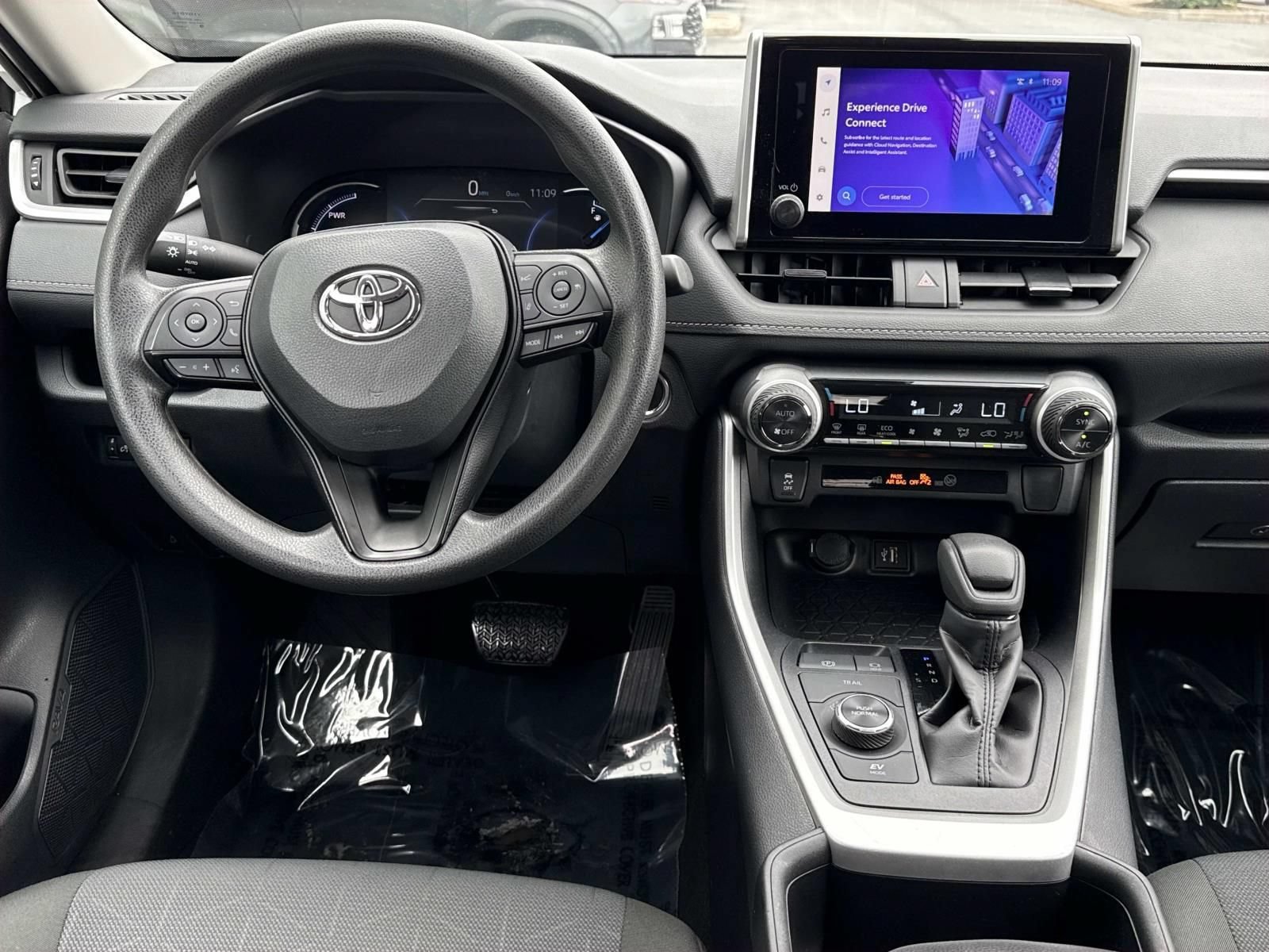 Used 2025 Toyota RAV4 XLE AWD/4WD image 8