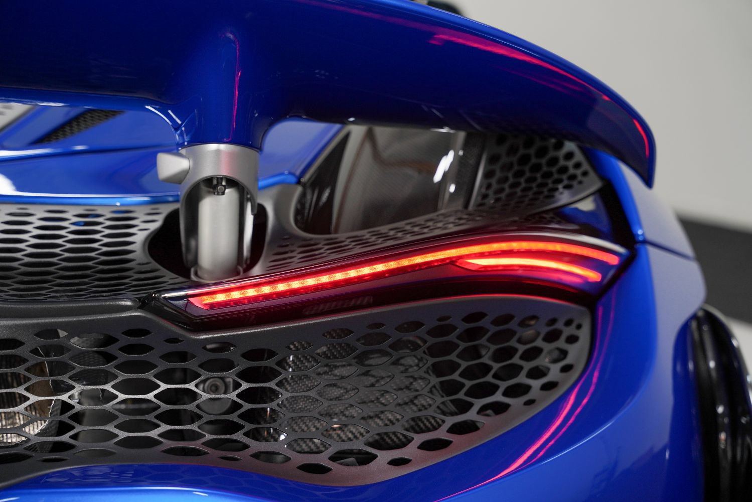 Used 2022 McLaren 765LT RWD image 26