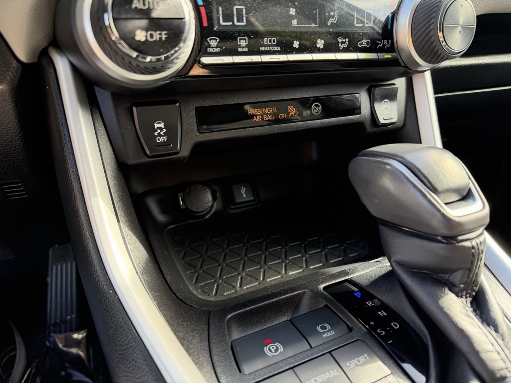 Used 2021 Toyota RAV4 XLE Premium image 15