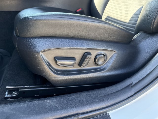 Used 2023 Toyota Camry SE FWD image 18