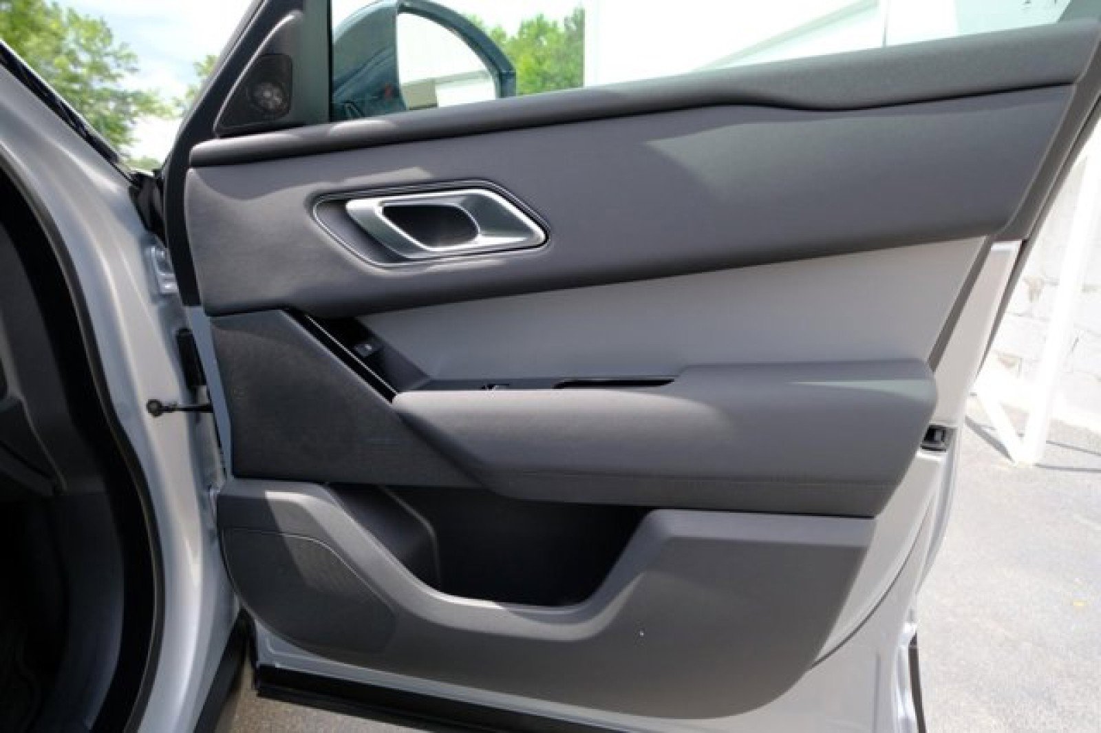 New 2025 Land Rover Range Rover Velar S image 18