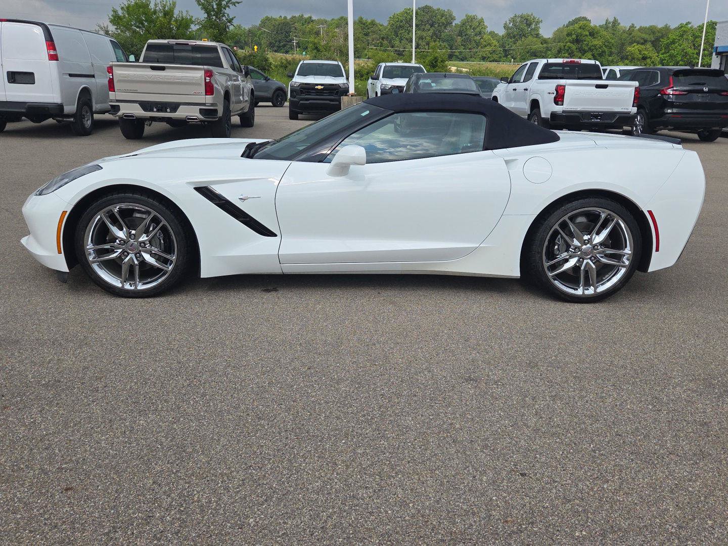 Used 2018 Chevrolet Corvette Stingray Convertible w/ 2LT Preferred Equipment Group RWD image 2