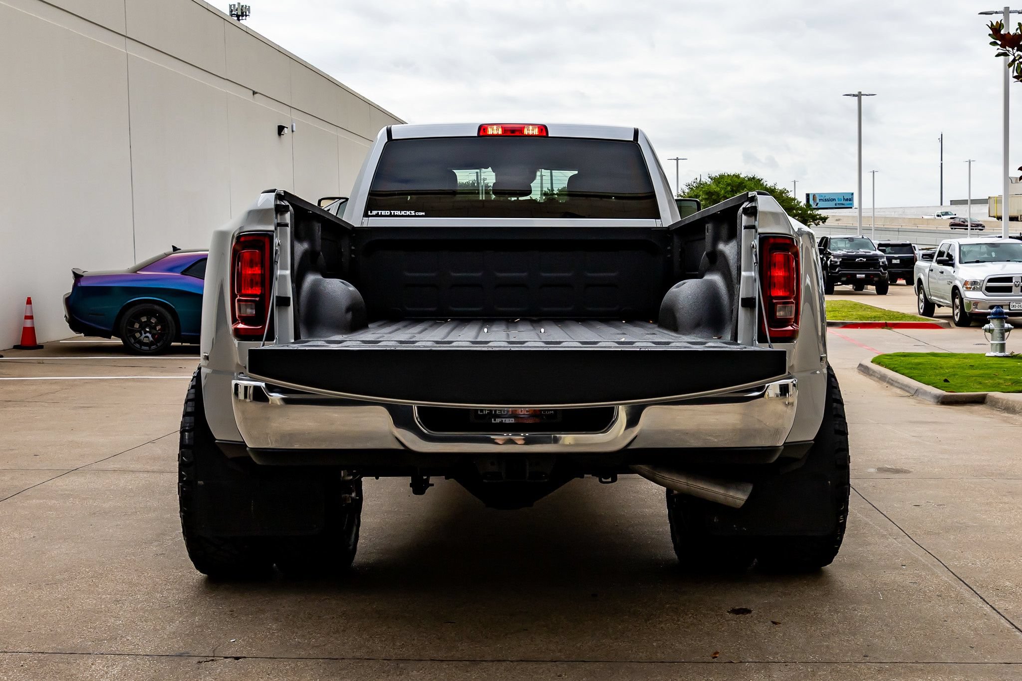 Used 2026 RAM 3500 Tradesman w/ Chrome Appearance Group A AWD/4WD image 9