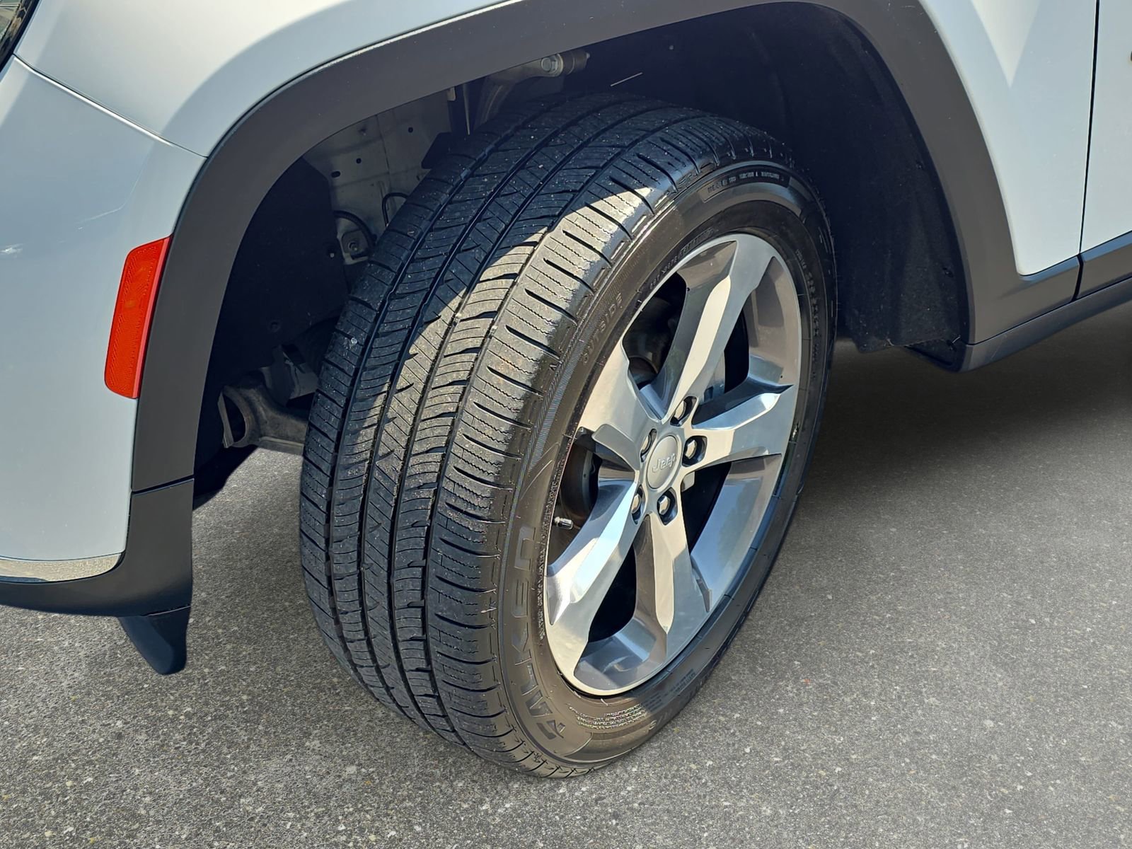 Used 2021 Jeep Grand Cherokee L Limited AWD/4WD image 32
