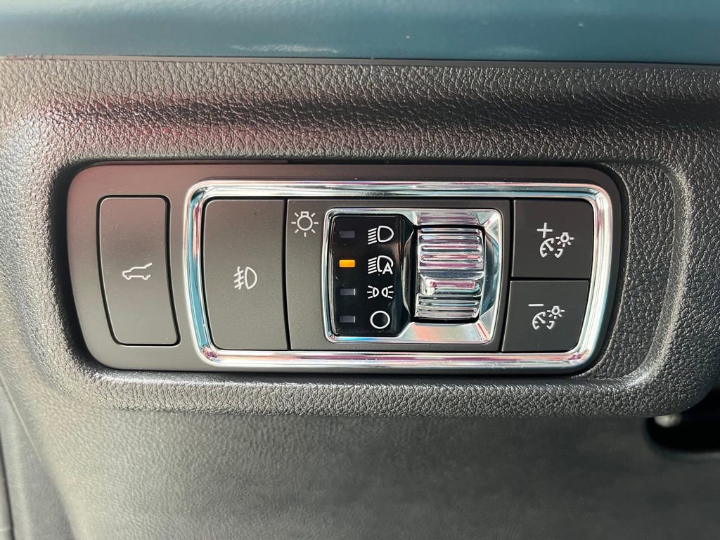 Used 2020 Lincoln Corsair Reserve w/ Appearance Package image 21