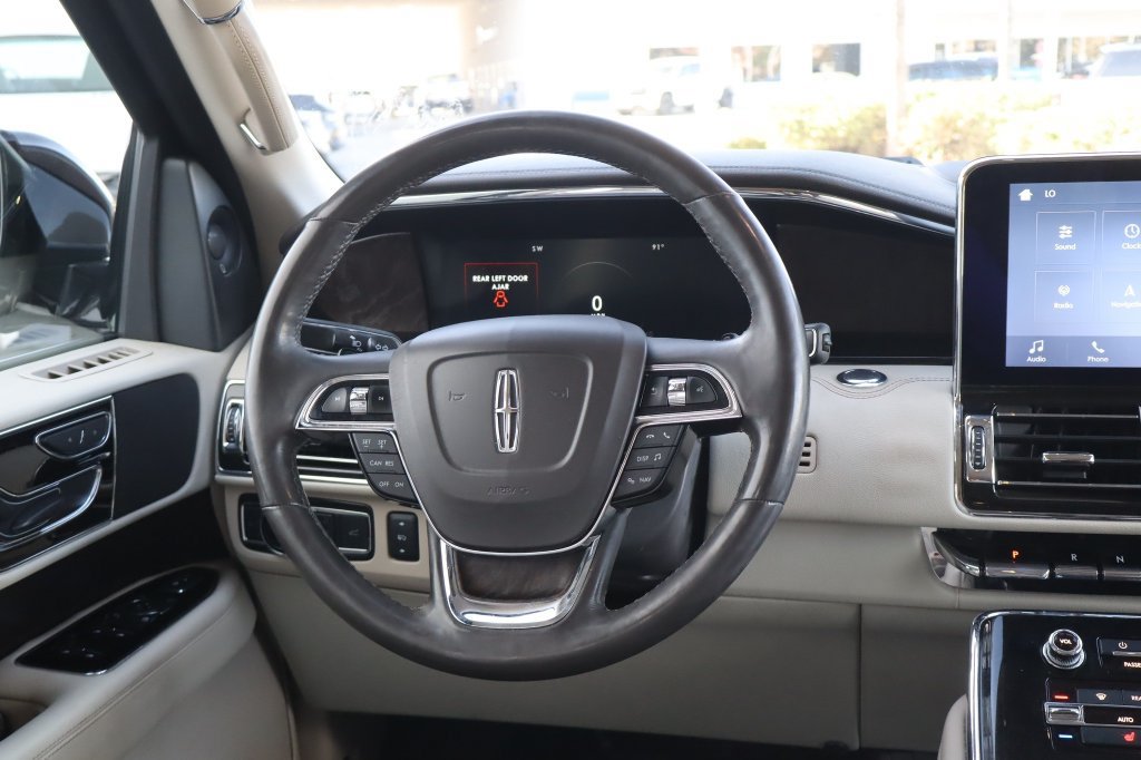 Used 2018 Lincoln Navigator L Select RWD image 31