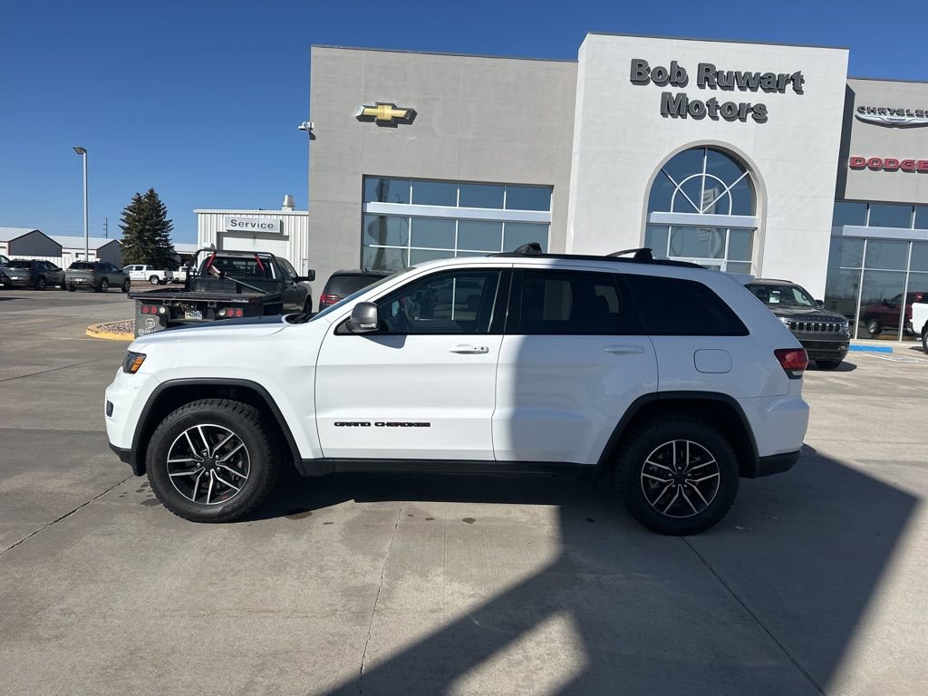Used 2021 Jeep Grand Cherokee Trailhawk image 2