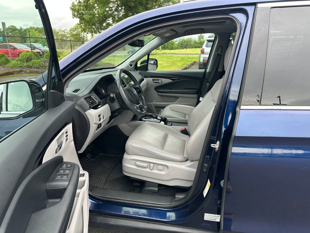 Used 2020 Honda Pilot Touring image 13