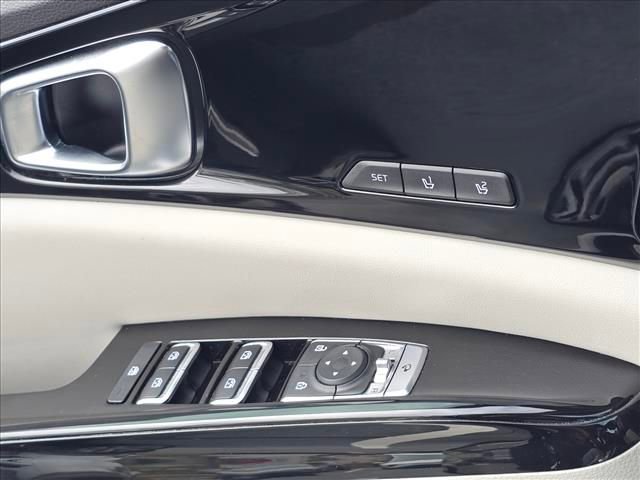 Certified 2023 Kia Carnival SX image 24