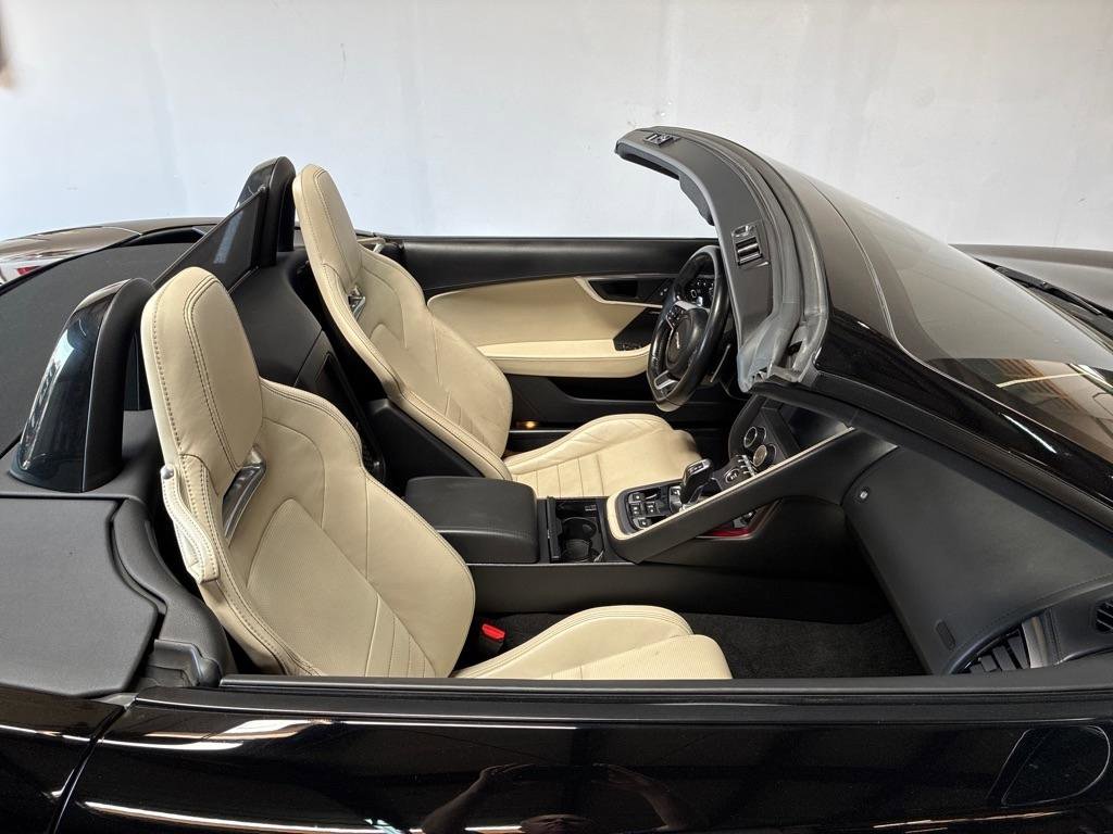 Used 2020 Jaguar F-TYPE Convertible image 10