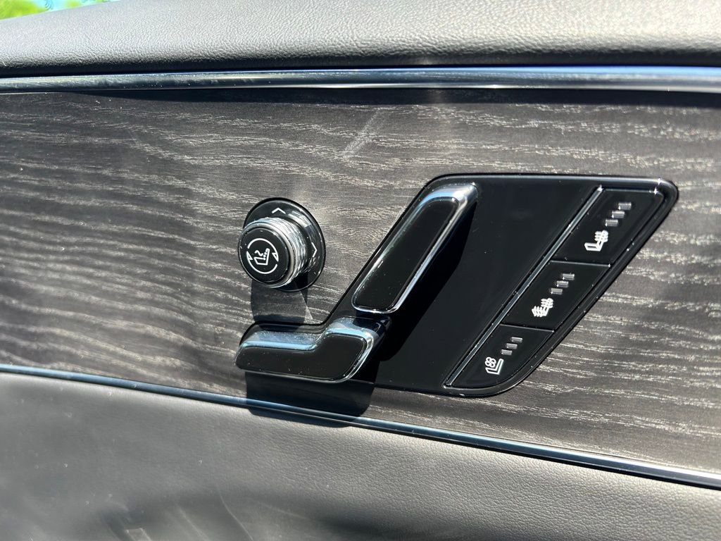 Used 2023 Cadillac Lyriq 2WD image 55