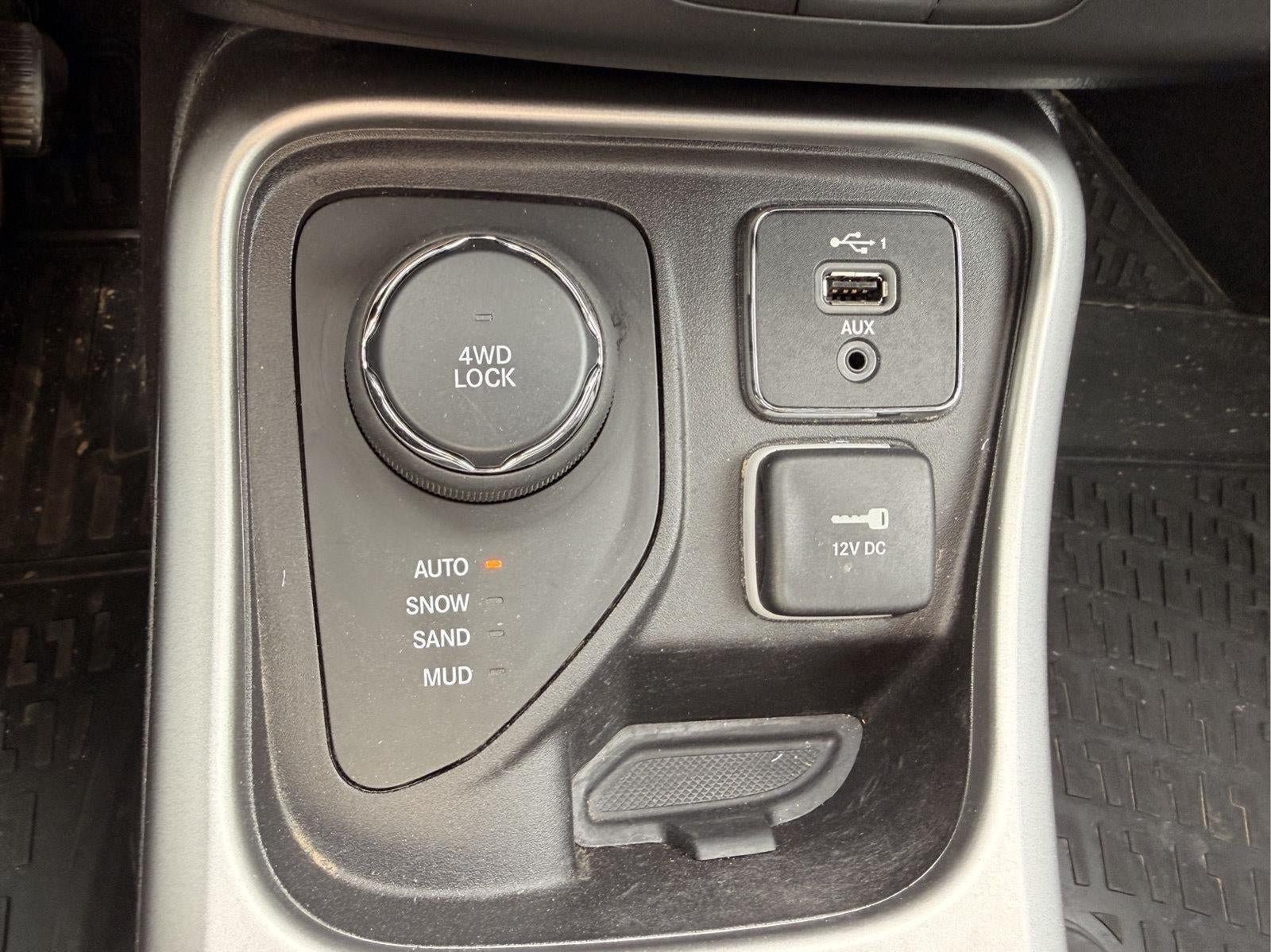 Used 2020 Jeep Compass High Altitude AWD/4WD image 23