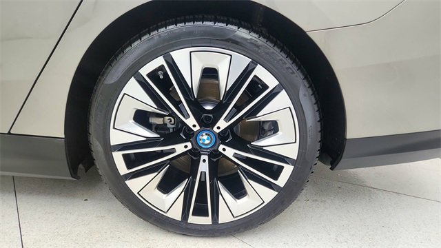 Used 2025 BMW i5 xDrive40 image 62