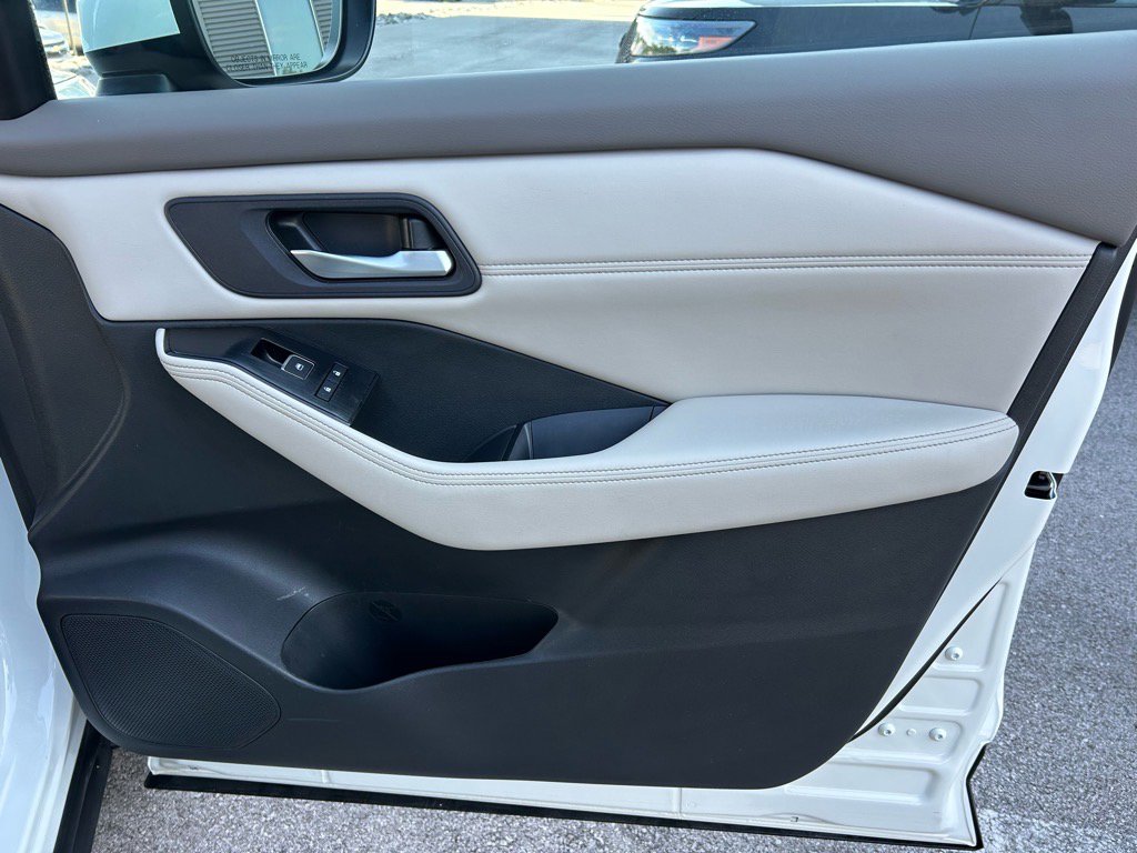 Used 2023 Nissan Rogue SL image 41