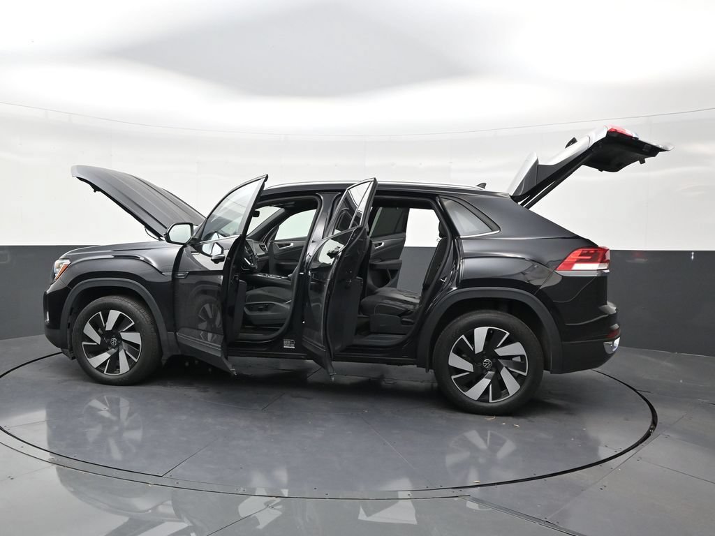 Used 2024 Volkswagen Atlas Cross Sport SE FWD image 30