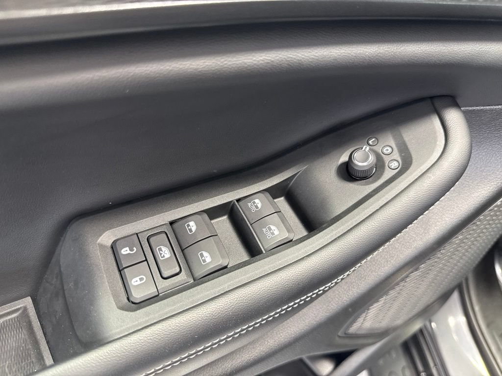 Used 2025 Jeep Grand Cherokee Altitude AWD/4WD image 13